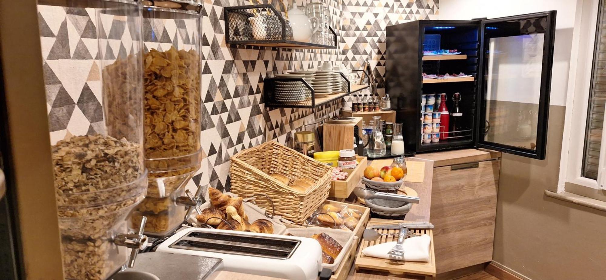 Hotel- Restaurant Le Quentin Hotel *